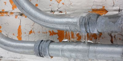 Eingefrorene Wasserleitungen auftauen